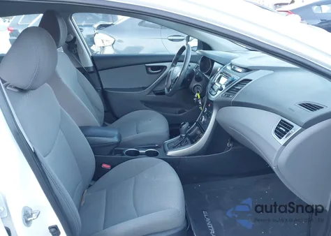 2015 Hyundai Elantra Se z USA, uszkodzony, nr VIN 5NPDH4AE8FH584851